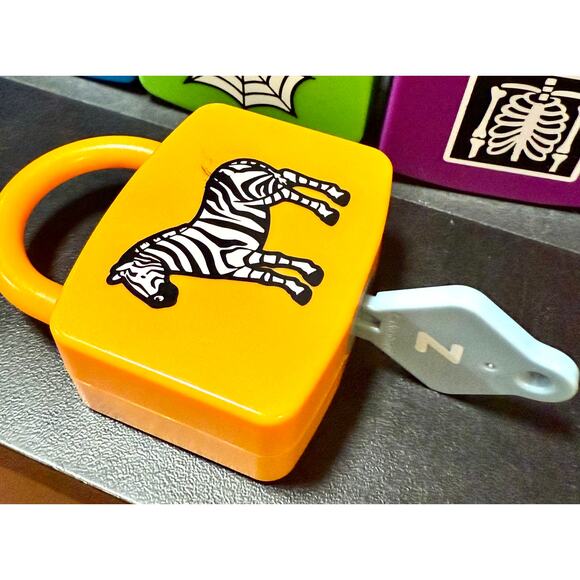 Lakeshore Alphabet Learning Locks 26 locks & keys upper & lowercase letters - Picture 5 of 7